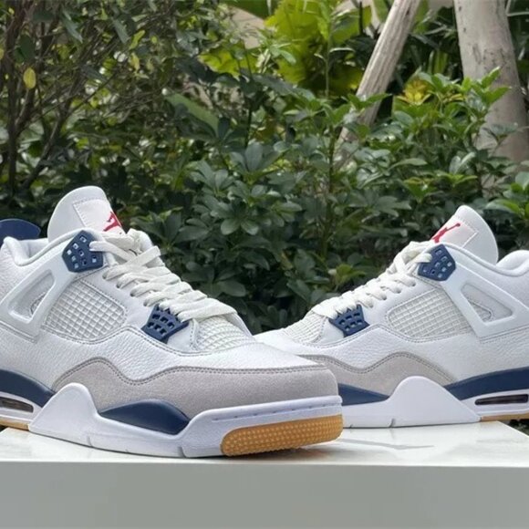 Nike Air Jordan 4 - Picture 2 of 5